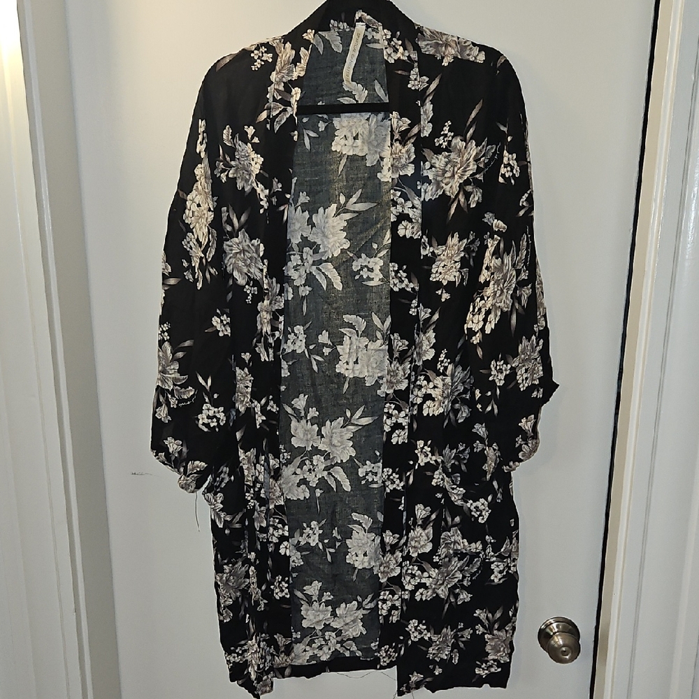 Floral Black and White Kimono Robe